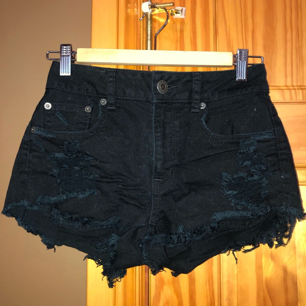 RIPPED JEAN SHORT SHORTS